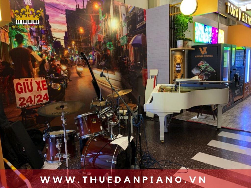 Thuê Đàn Grand Piano Biểu Diễn Band Nhạc | Le Meridien Sài Gòn Hotel 