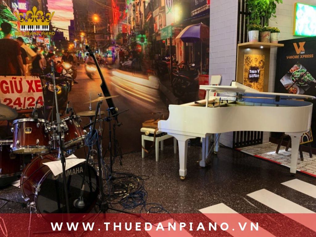 cho-thue-dan-piano-grand-event-mau-trang