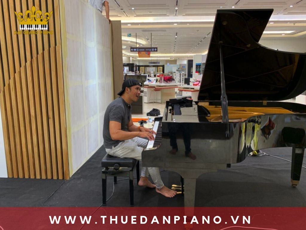 Cho thuê đàn grand piano biểu diễn trung tâm thương mại Takashimaya | quận 1 | HCM 