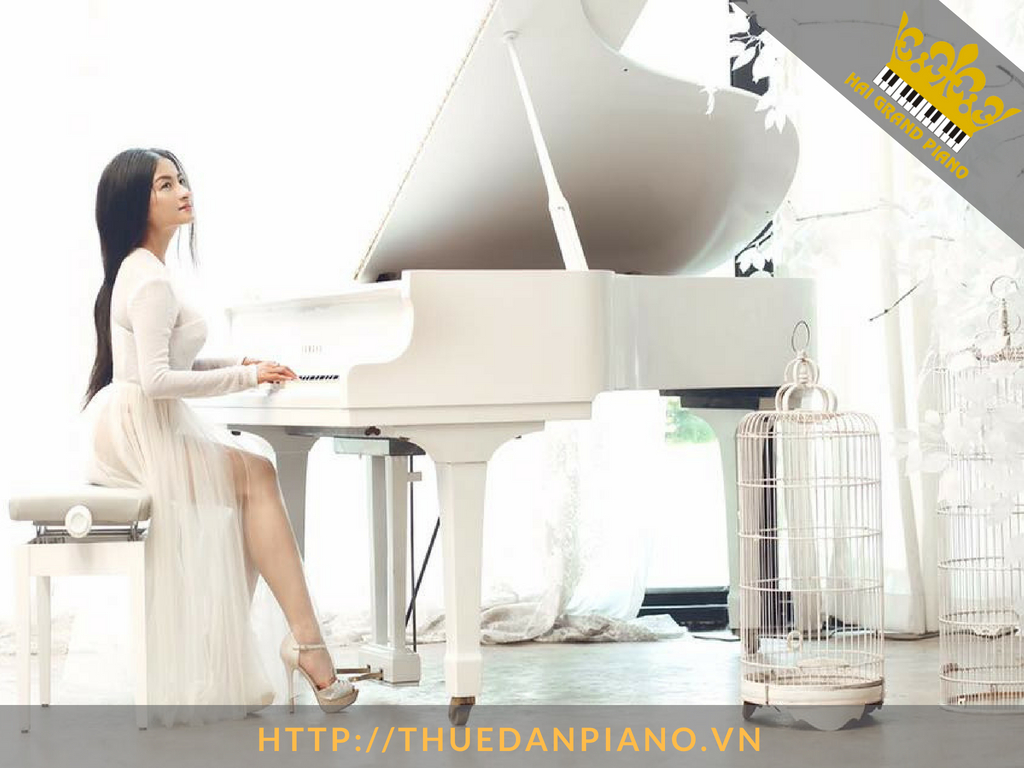 Thuê Đàn Piano Yamaha White Chụp Hình - Ca Sĩ Thanh Nhã